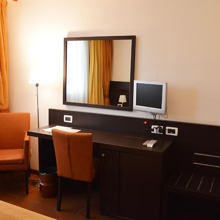 Beach Hotel Eurovil Predore Luaran gambar