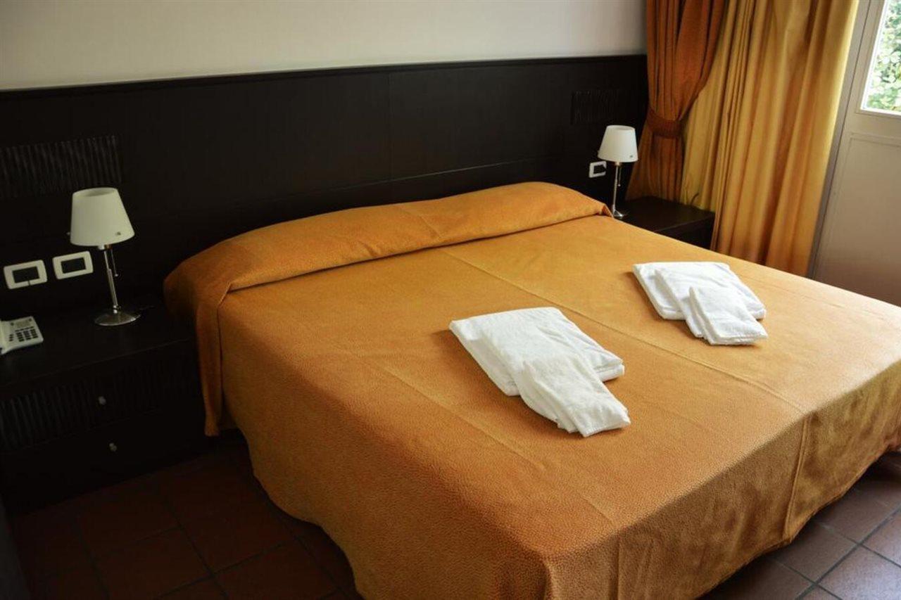 Beach Hotel Eurovil Predore Luaran gambar