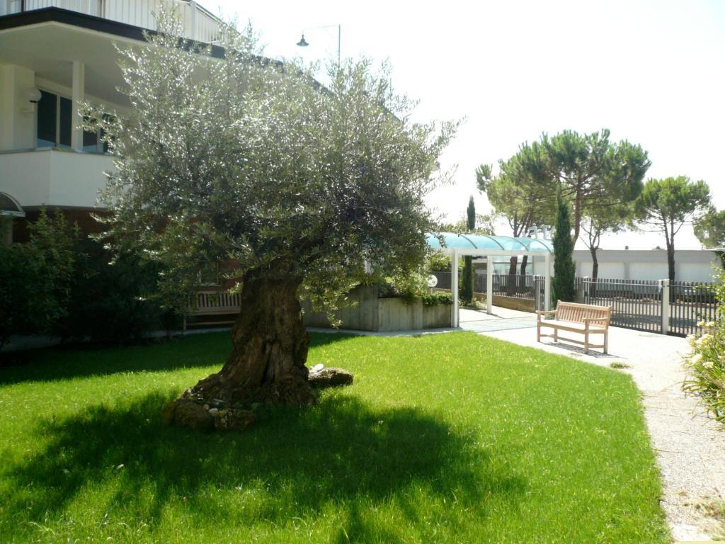Beach Hotel Eurovil Predore Luaran gambar