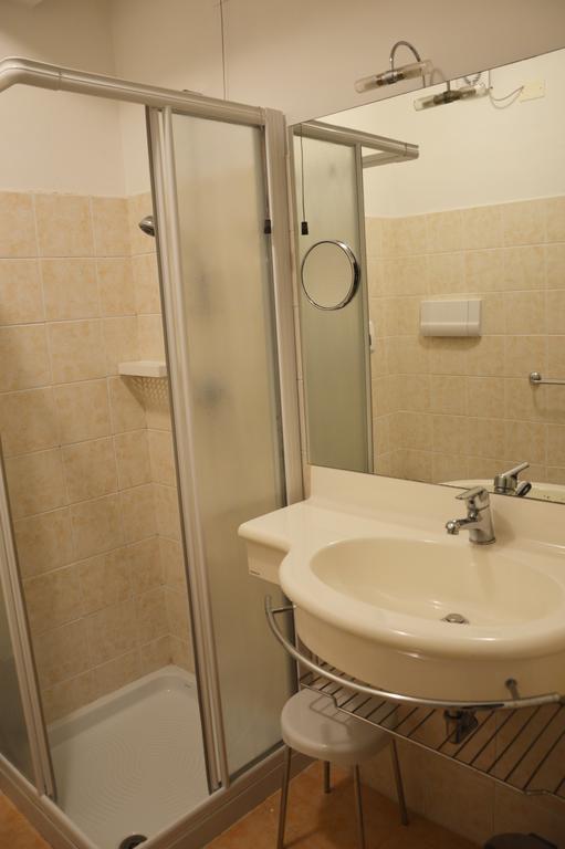 Beach Hotel Eurovil Predore Luaran gambar