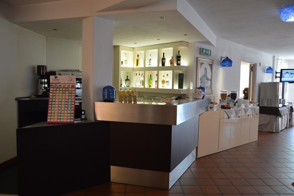 Beach Hotel Eurovil Predore Luaran gambar