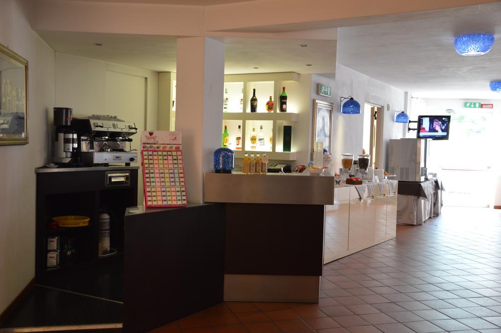 Beach Hotel Eurovil Predore Luaran gambar