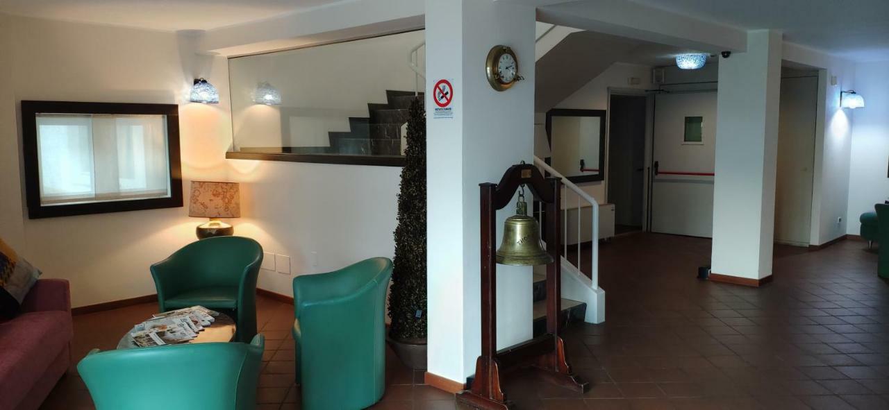 Beach Hotel Eurovil Predore Luaran gambar