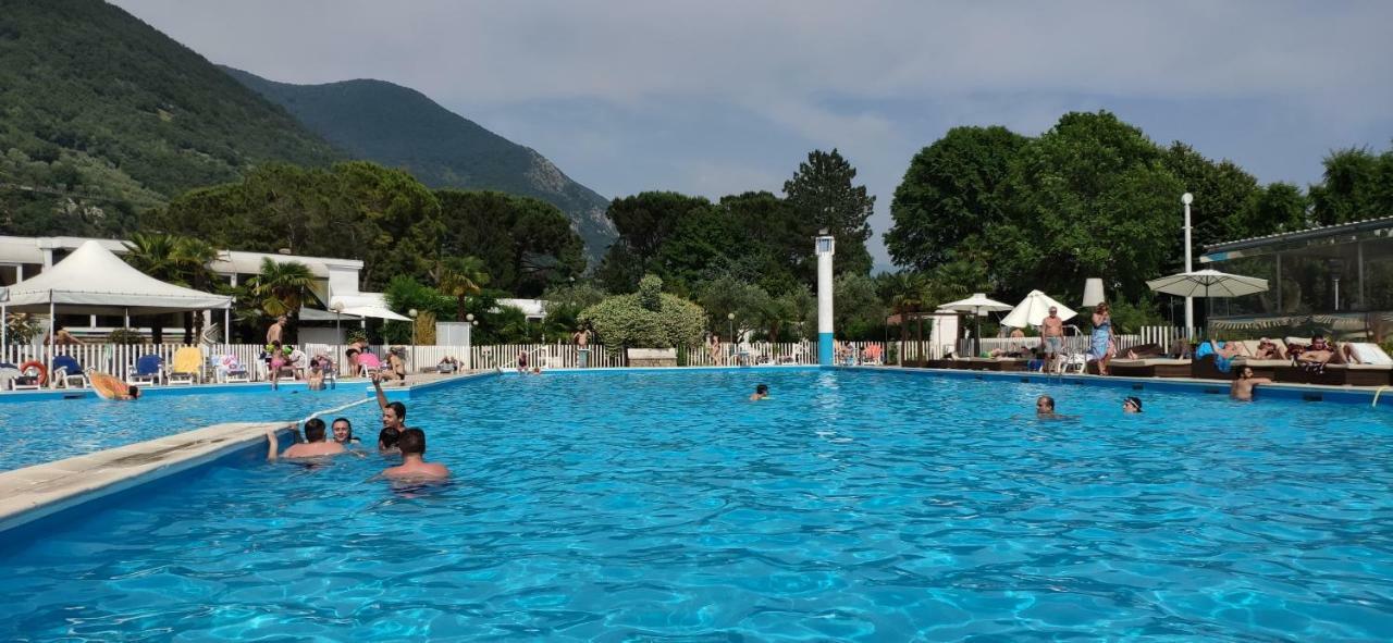 Beach Hotel Eurovil Predore Luaran gambar