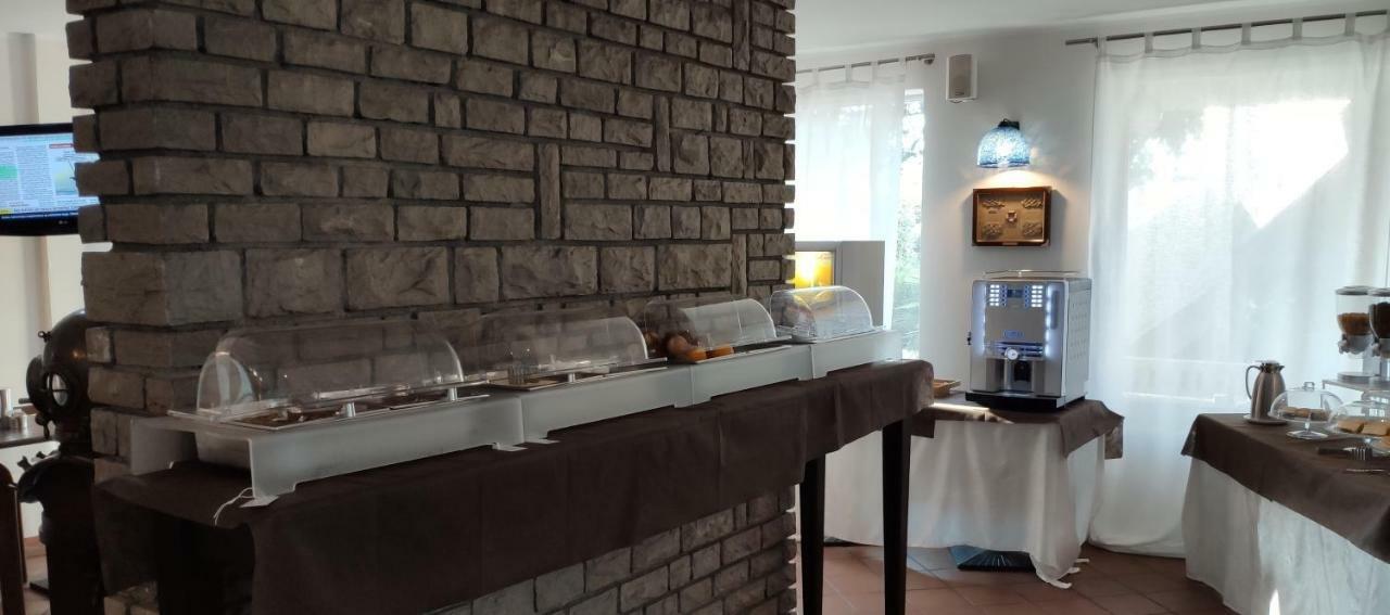 Beach Hotel Eurovil Predore Luaran gambar